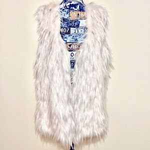 [Yaira] fur vest